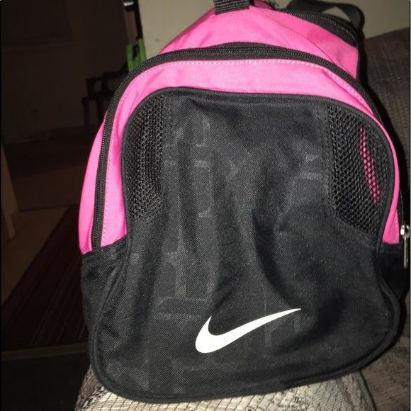 2 Nike duffle bags like new - Picture 2 of 5